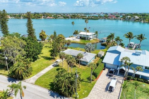 405 Bayview Pkwy, Nokomis, FL 34275-3951