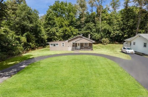 9 Toomey Dr, Poughkeepsie, NY 12603-4214