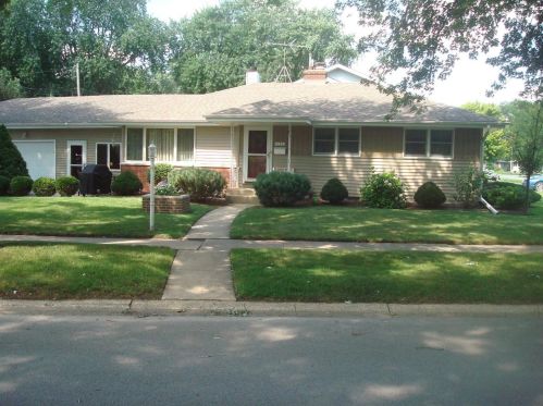 8938 Pettit Dr, Hammond, IN 46322-2152
