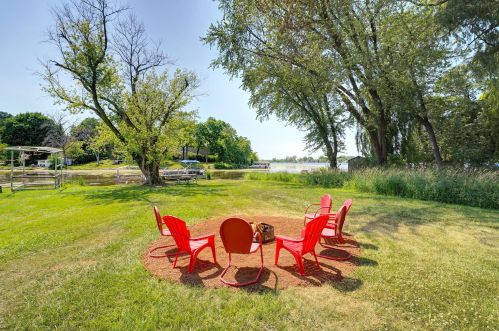 6732 Burma Rd, Waterford, WI 53185-2646