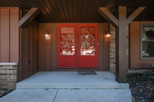 6364 Riverdale Ln, Greendale, WI 53129-2850