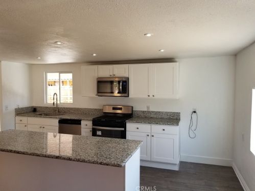 13959 Victoria Dr, Victorville, CA 92395-5607