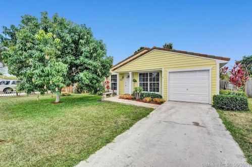 10074 Pinafore Ln, West Palm Beach, FL 33411-3149
