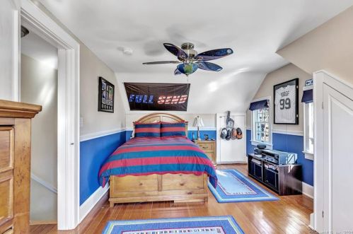 136 Vlg Rd, Huntington CT 06484-1778 exterior