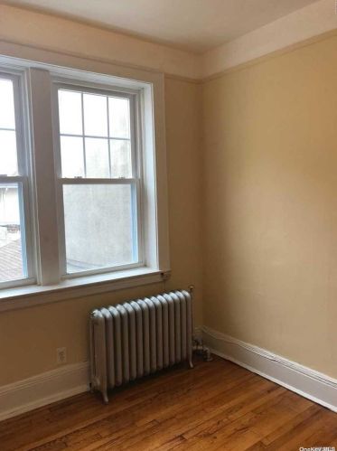 264 Jericho Tpke, Floral Park NY  11001-2107 exterior