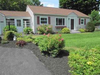 10 Mayfair Dr, Schenectady, NY 12302-4425