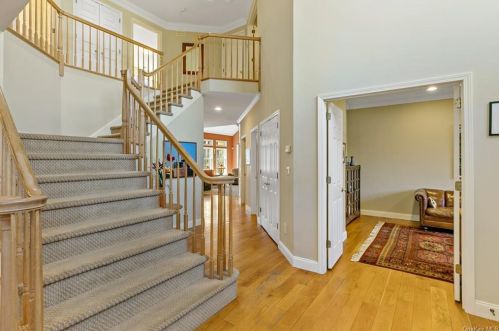 6 Fox Run Rd, Briarcliff, NY 10510-1736