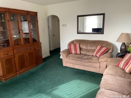 214 44th St, North Lindenhurst NY  11757-2052 exterior