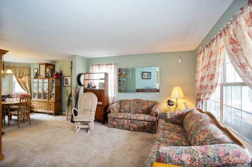 2 Laura Ct, Mount Sinai NY  11766-2360 exterior