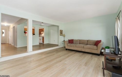 23 Manchester Rd, Flemington NJ  08822-6822 exterior