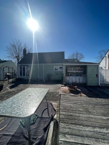 456 Ontario Ave, North Lindenhurst, NY 11757-3909