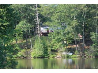 9 Jeffrey St, Danbury, CT 06810-8322