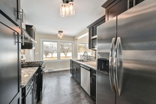 416 Dean Rd, Milwaukee WI  53217-2707 exterior