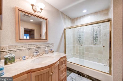 26 Manchester Ct, Berwyn PA  19312-1863 exterior