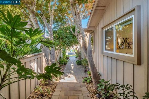 2145 Myrtle Beach Ln, Danville CA  94526-6213 exterior