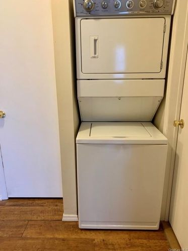 1 Ruth Ct, Middletown NY  10940-5328 exterior