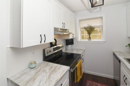 413 Woodland Hl Rd, White Plains NY  10603-3135 exterior