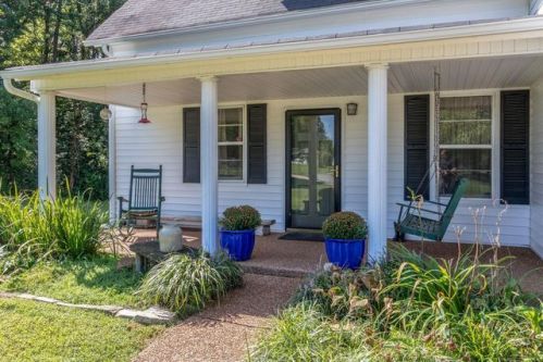 2053 Gravel Hill Rd, Columbia, TN 38401-1349