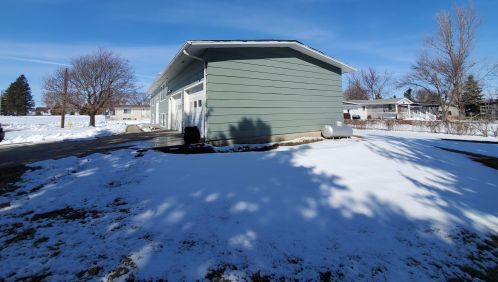 793 7th Ave, Pipestone, MN 56164-1721