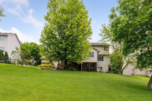 1888 White Oak Dr, Chaska MN  55318-2878 exterior