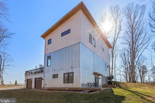 39744 Mount Gilead Rd, Leesburg VA 20175-6712 exterior