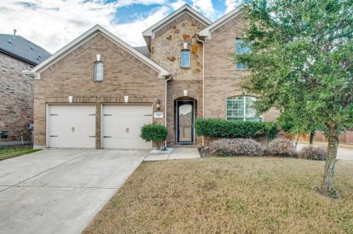 1600 Nightingale Dr, Aubrey TX  76227-3587 exterior