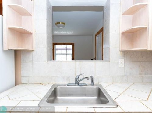 934 72nd St, Hialeah FL  33014-5226 exterior