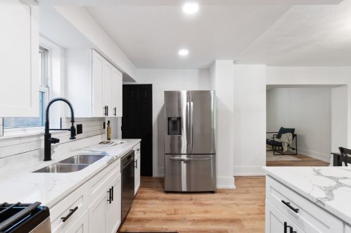 6620 Jackson St, Pittsburgh PA  15206-1764 exterior