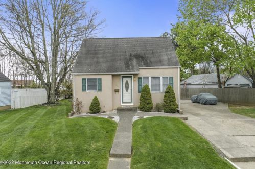 38 Susan Ln, East Brunswick, NJ 08816-3705