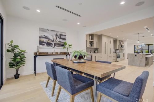 16627 Gilmore St, Van Nuys CA  91406-5610 exterior