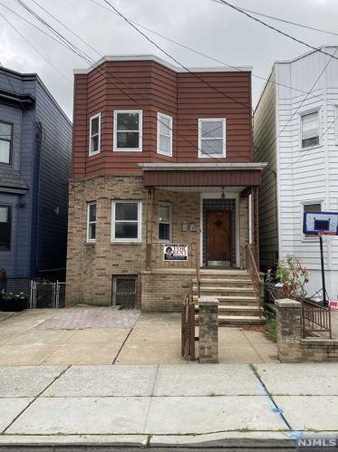 133 Oak St, Union City NJ  07086-5609 exterior