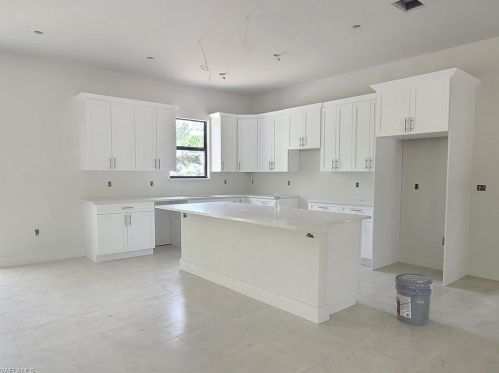 4346 20th Ave, Naples, FL 34117-8977