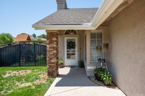 28703 Raintree Ln, Santa Clarita, CA 91390-4133