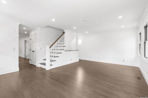 13 Willow Shade Ave, East Quogue, NY 11942-4625