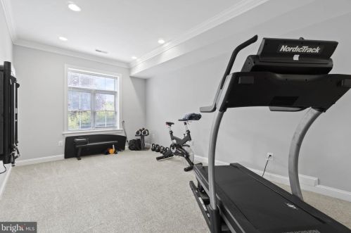 17621 Stonegait Ct, Round Hill VA  20141-2264 exterior