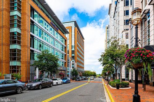 10902 Barton Hill Ct, Herndon VA  20191-5000 exterior