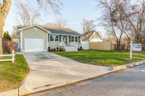 11 King St, San Remo, NY 11754-2526