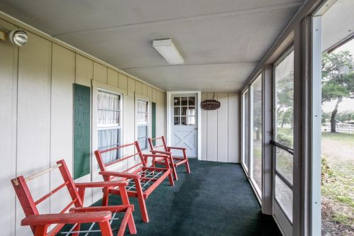 28161 175th St, Umatilla, FL 32784-9409