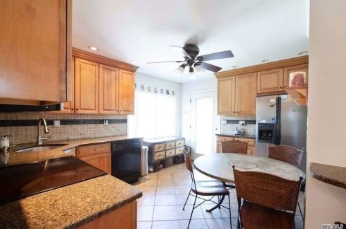 232 Cypress Ln, Westbury, NY 11590-5747