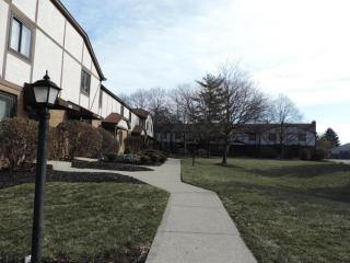 1994 Drury Ln, Columbus, OH 43235-7315
