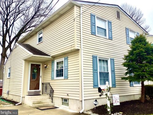 7250 Walnut Ave, Camden, NJ 08109-3075