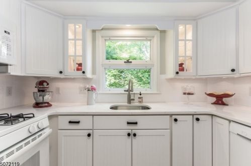 7 Potter Ct, Montclair NJ  07043-1514 exterior