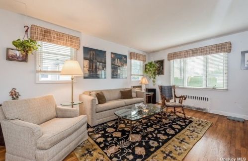 29 Croydon Dr, North Bellmore NY  11710-3054 exterior