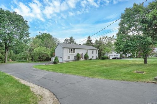 27 Vineland Rd, Mahopac, NY 10541-1262