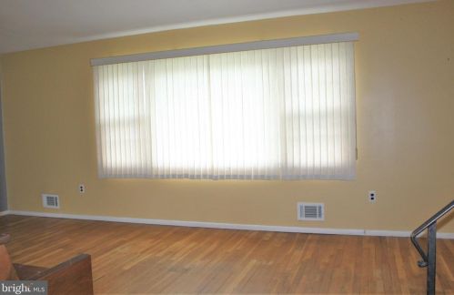 7 Dogwood Dr, Trenton NJ  08648-3205 exterior