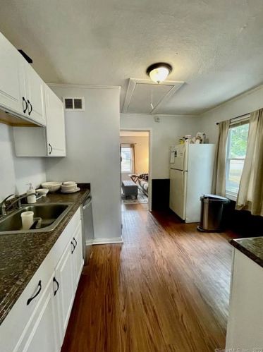 241 Maple St, Hartford CT  06109-3726 exterior