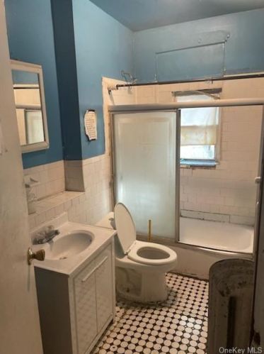 2350 Aqueduct Ave, Bronx NY  10468-6204 exterior