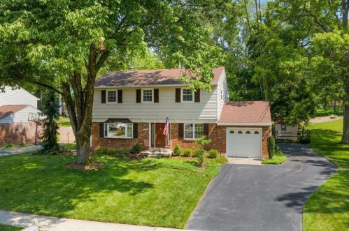 8230 Asbury Hills Dr, Cincinnati, OH 45255-4557