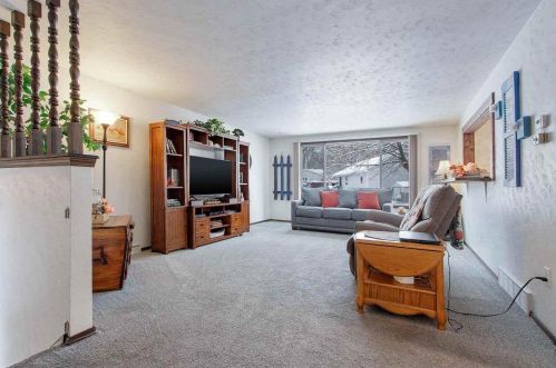 1910 Mulberry Ln, Green Bay, WI 54304-1611