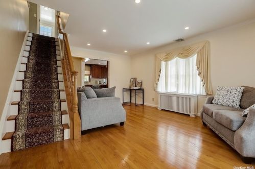 324 Oak Neck Rd, West Islip NY  11795-3613 exterior